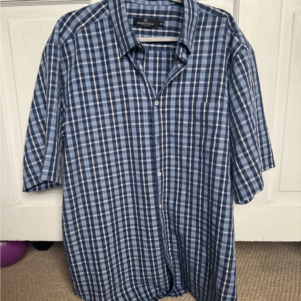 Bugatchi Men's Blue and White Plaid Short-Sleeve Button-Down Shirt